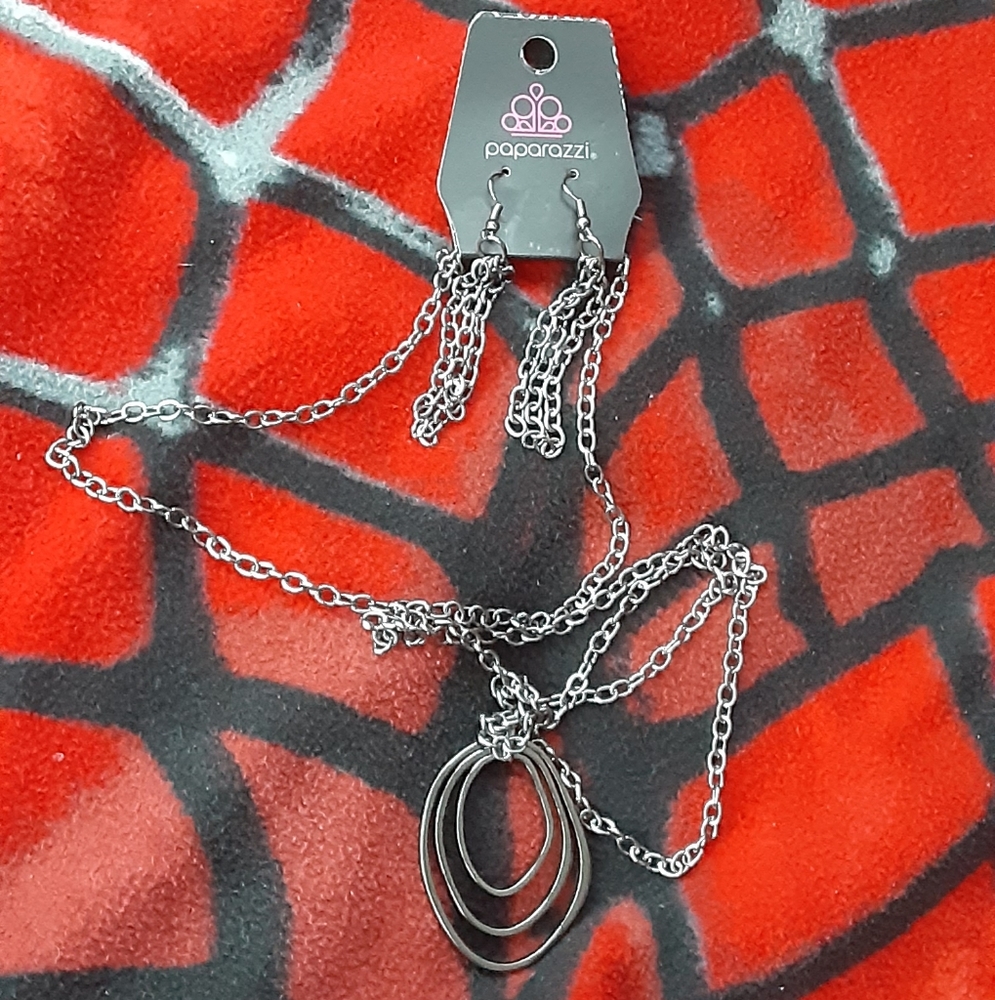 Paparazzi necklace and earrings